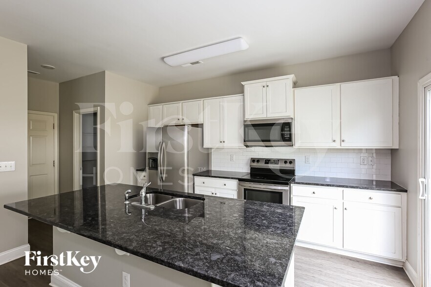 Building Photo - 9232 Evans Creek Ct