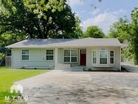 Building Photo - 205 Olive St