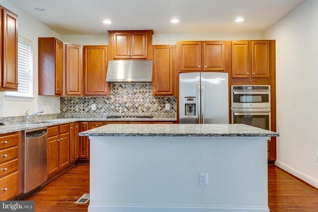 Building Photo - 2655 Glenriver Way