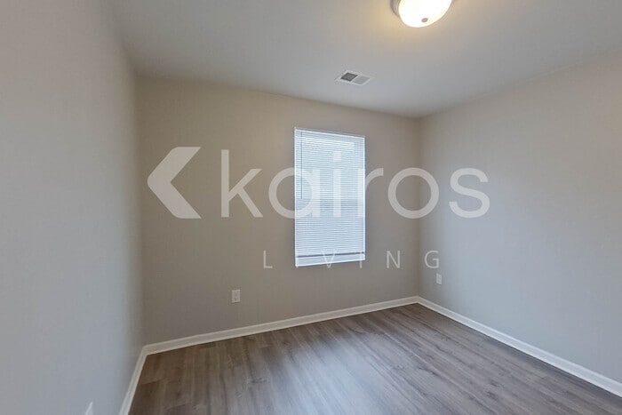 Building Photo - 305 Cedar Ridge