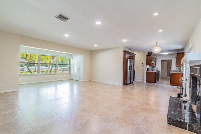 Building Photo - 303 Wildwood Way
