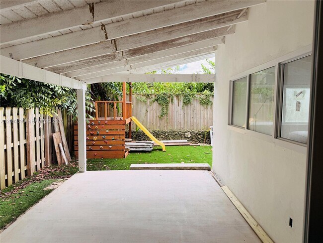 Building Photo - 3841 Kumquat Ave