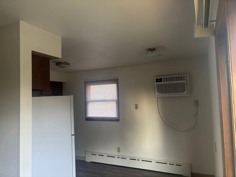 Building Photo - 1801 Silvercrest Dr