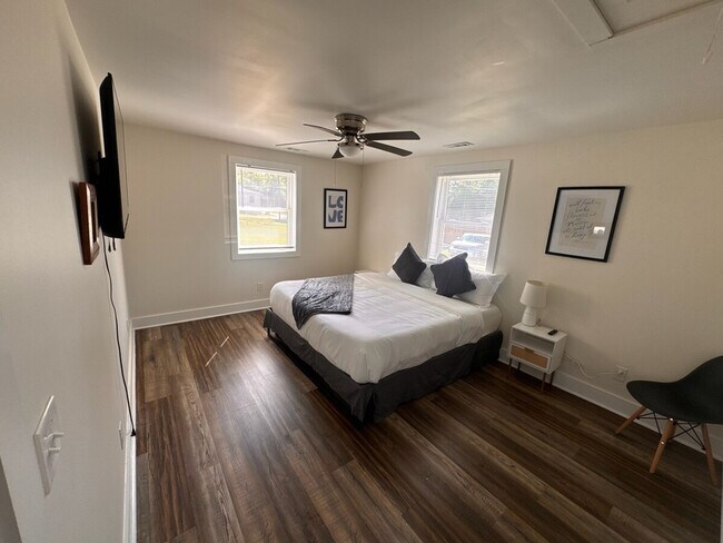 Building Photo - 408 Cedar Lane Rd