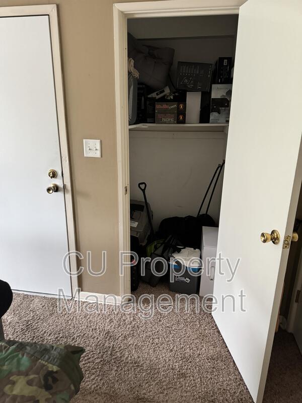 Building Photo - 713 W Church St