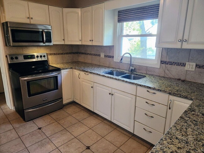 Building Photo - 5513 Forest Ave