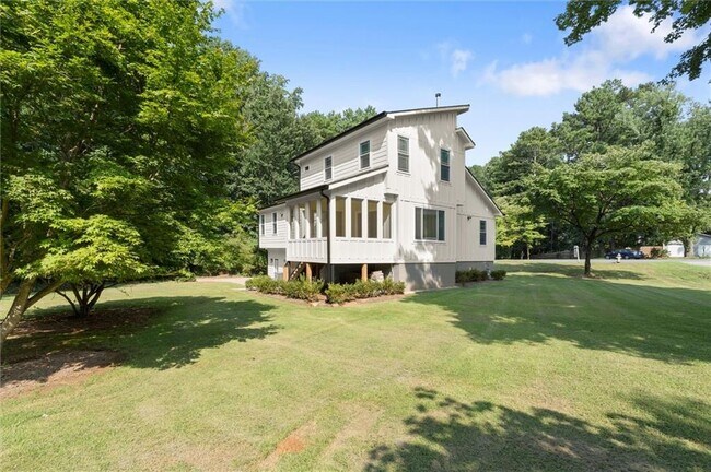 Building Photo - 404 Way Bridge Ct NE