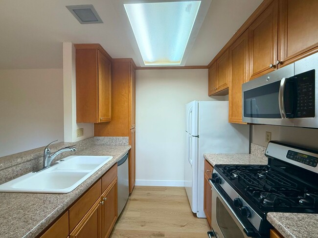 Building Photo - Charming 1 Bedroom Condo in Stoney Brook