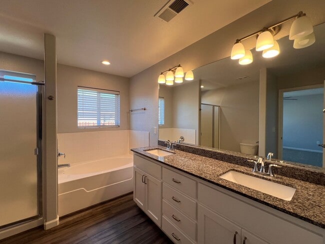 Building Photo - 4 Bedroom 2 Bathroom Fallon Home