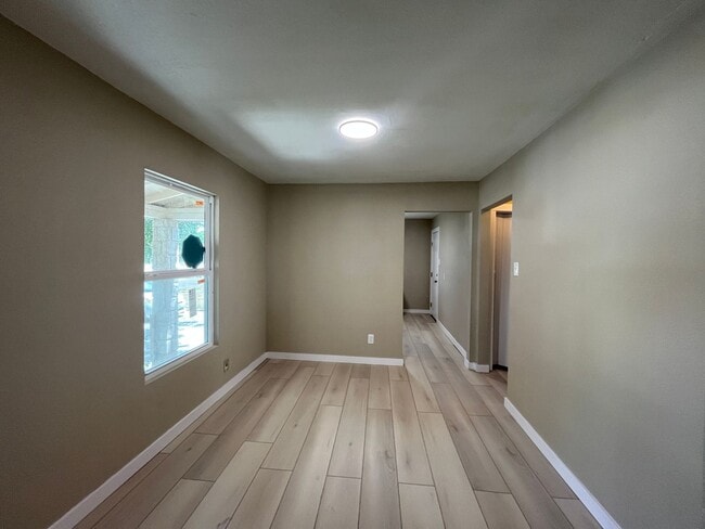 Building Photo - Remodeled 3 Bedroom 2 Bath Home