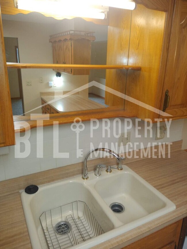 Building Photo - Condo by Lake with RV Spot!! 55+ Community