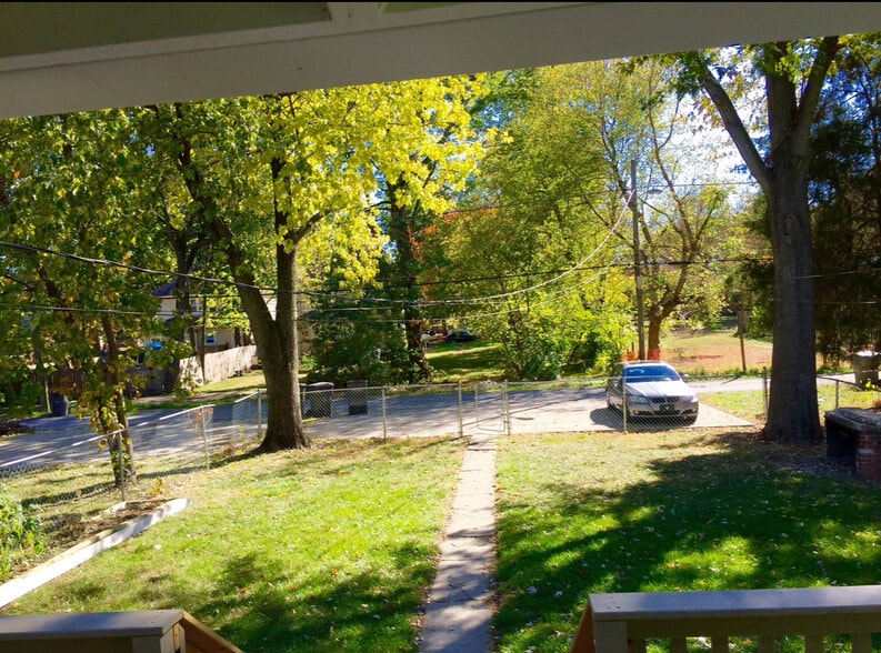 Building Photo - 1603 E Michigan St