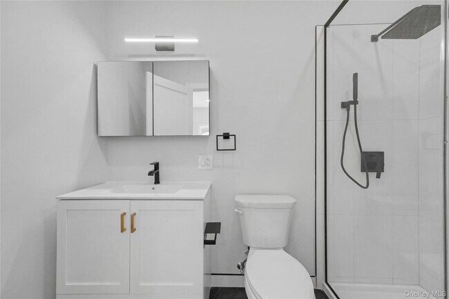 Building Photo - 10 Market St