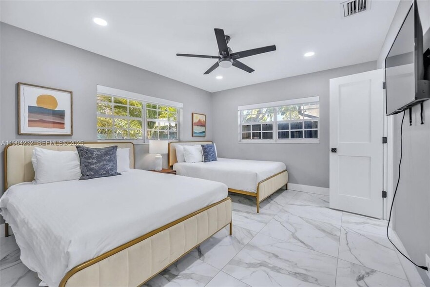 Building Photo - 1030 SW 14th Terrace