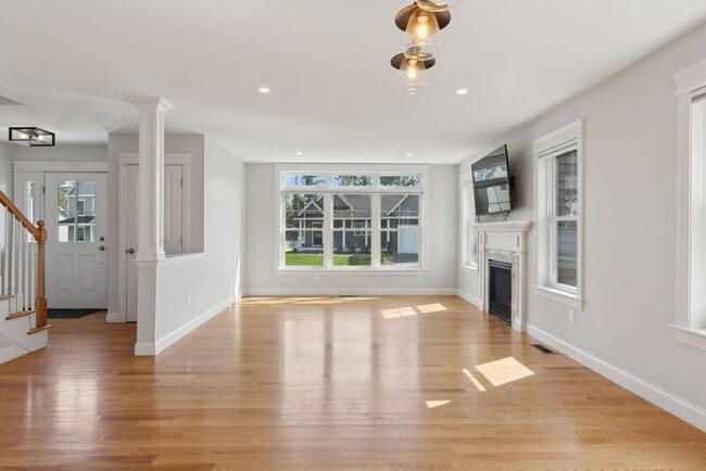 Building Photo - 2 Lodge Dr