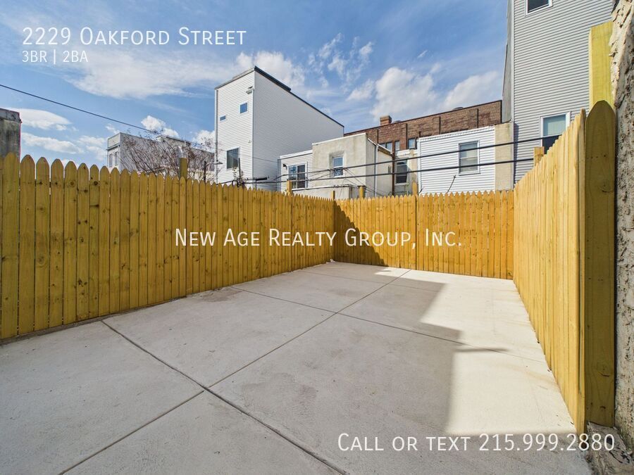 Building Photo - 2229 Oakford St