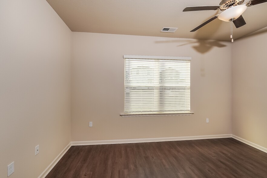 Building Photo - 6375 Rainbow Row