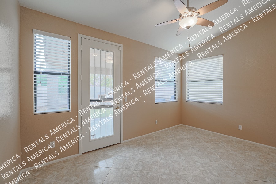 Building Photo - 263 E Ashurst Dr