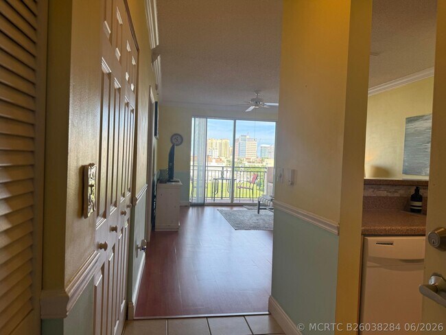 Building Photo - 616 Clearwater Park Rd