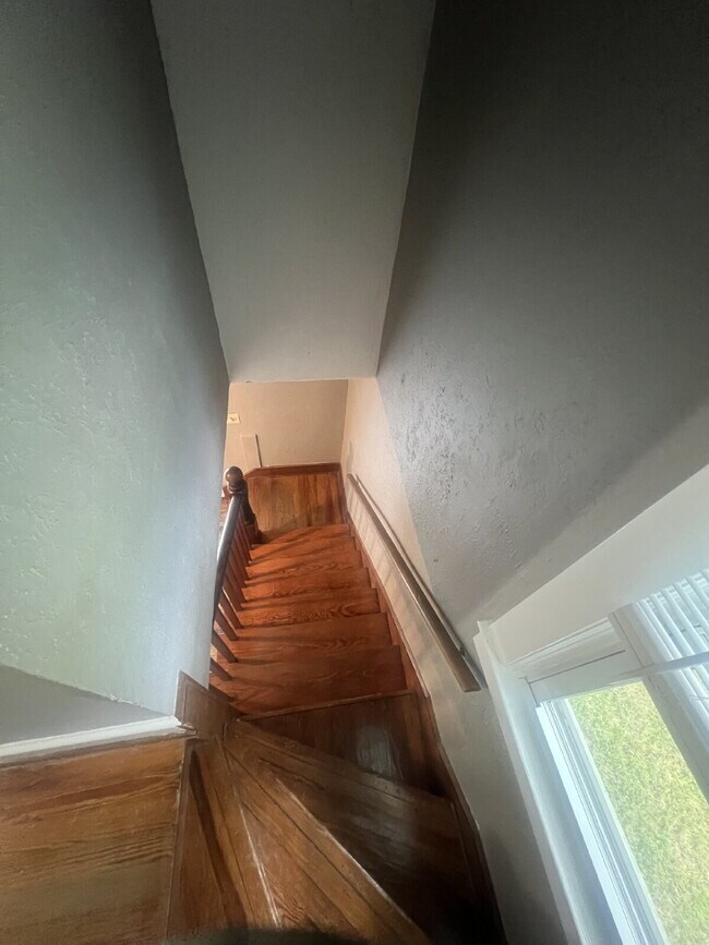 Building Photo - Charming 4-Bedroom Home on Spacious Corner...