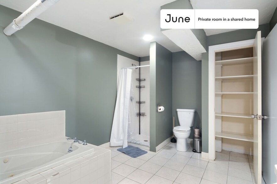 Building Photo - Room in Shared 6 bed/2 bath home
