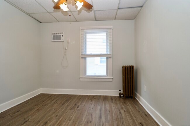 Building Photo - 32 Denison Ave