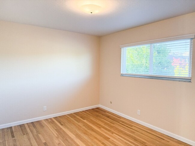 Building Photo - 6403 Tamalpais Ave