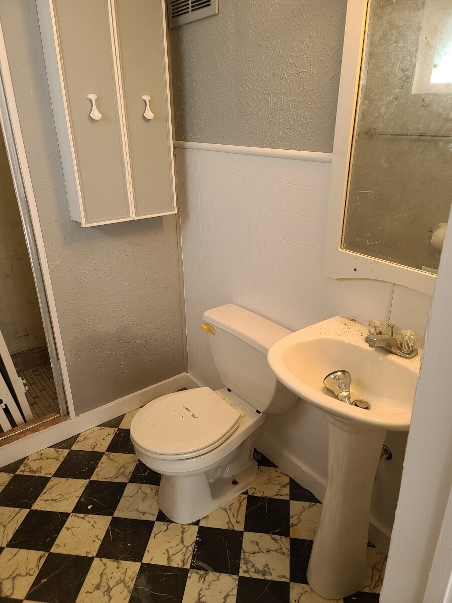 Building Photo - 813 Roosevelt St