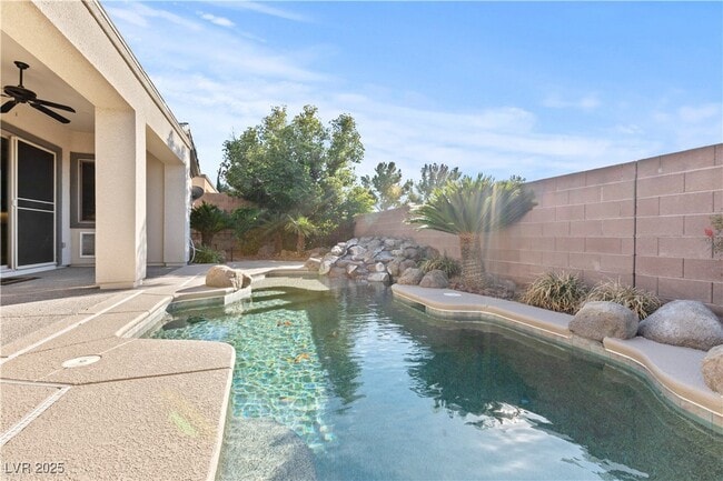 Building Photo - 2685 La Boutique St