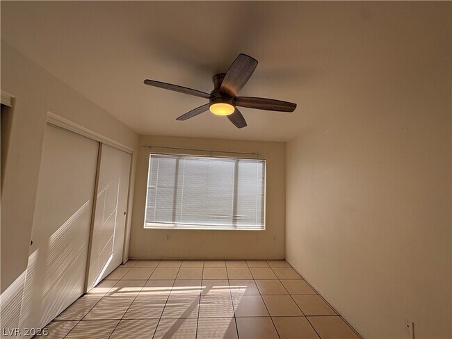 Building Photo - 5710 E Tropicana Ave