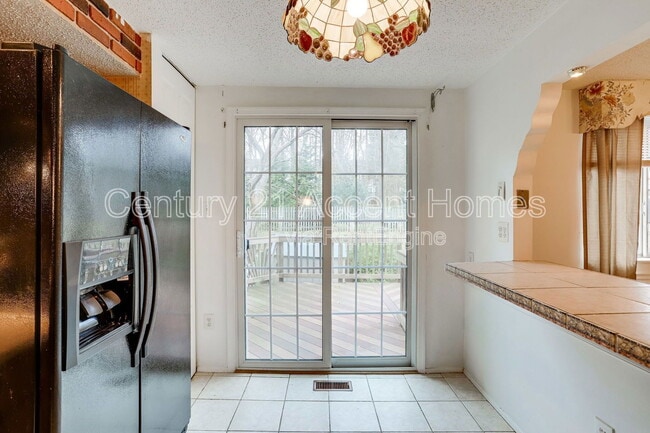 Building Photo - 5328 Larochelle Ct