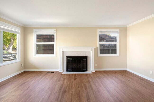 Building Photo - 2124 Maryal Dr