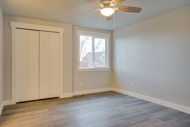 Building Photo - Federal Way Remodeled 2 Story