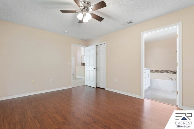 Building Photo - FULLY FENCED 3/2/2 IN THE HEART OF PALM COAST