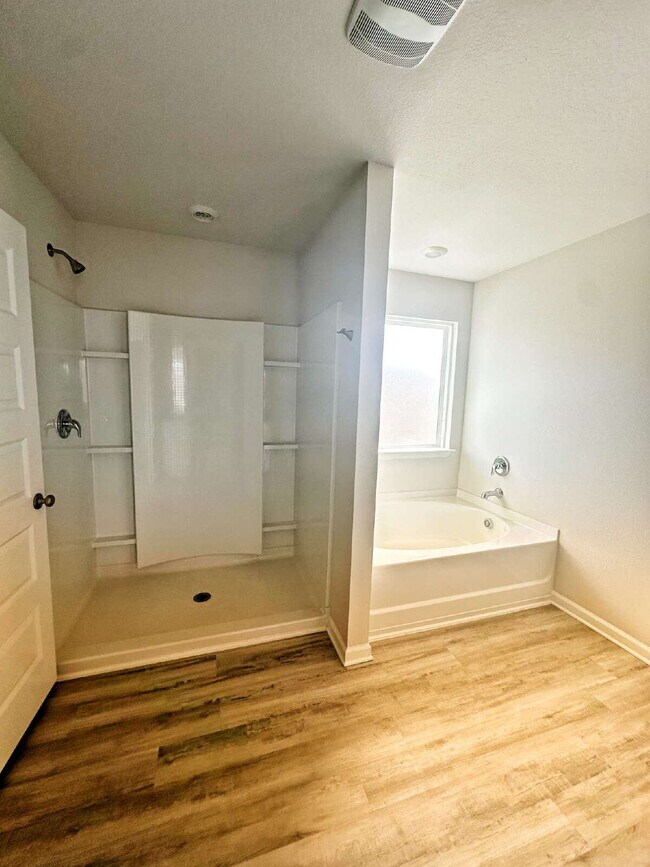 Building Photo - "Spacious 4-Bedroom Gem with 2.5 Baths in Panama City - Perfect Family Home with 1975 Sq Ft!"