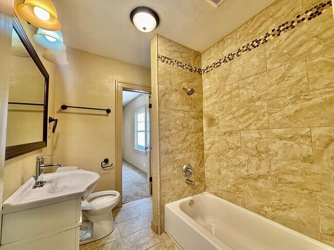 Building Photo - Spacious 2-Bedroom + Den Home with Ample Parking & Backyard!