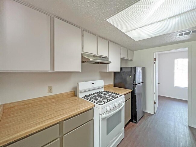 Building Photo - 1749 Cricket Hollow Dr