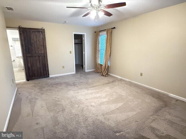 Building Photo - 15292 Surrey House Way