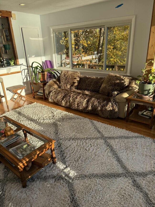 Building Photo - 10 Hillside Rd