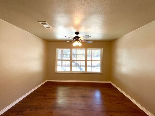 Building Photo - 5303 Shady Oak Cir