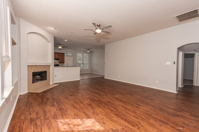 Building Photo - 32015 Sue Ln