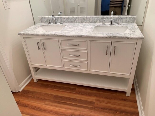 Building Photo - 2004 Parkaire Crossing