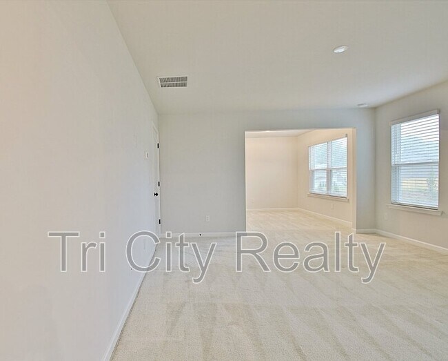 Building Photo - 504 Albertson Ave