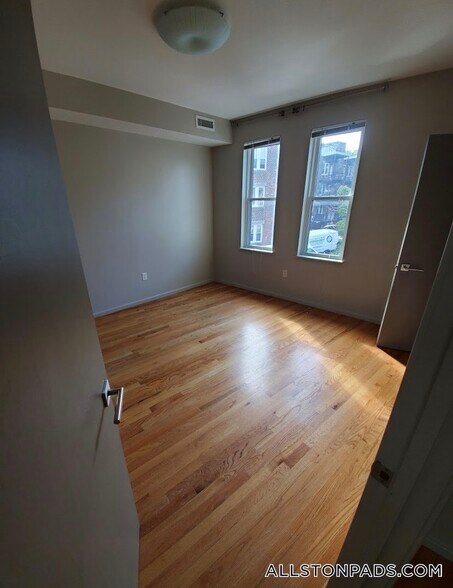 Building Photo - 57 Glenville Ave