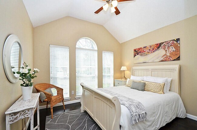 Building Photo - 1103 Parkhaven Ln