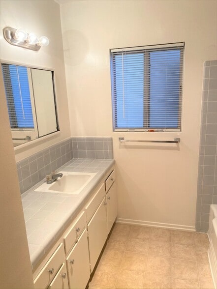 Building Photo - 638 Silverwood Ave