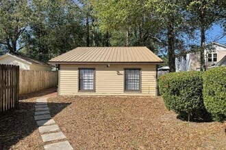 Building Photo - 909 Mapoles St