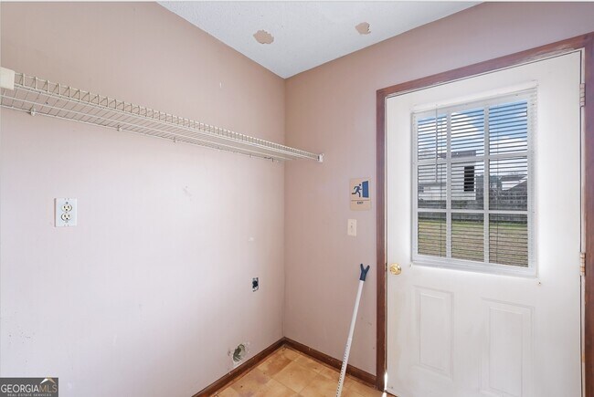 Building Photo - 124 Evergreen Trail SE