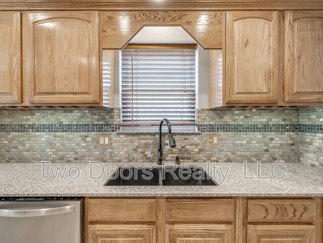 Building Photo - 3900 Hiddleston Cir