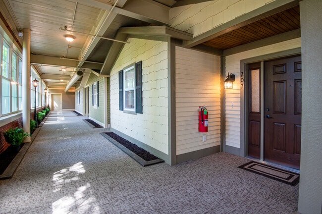 Building Photo - 433 W Railroad St